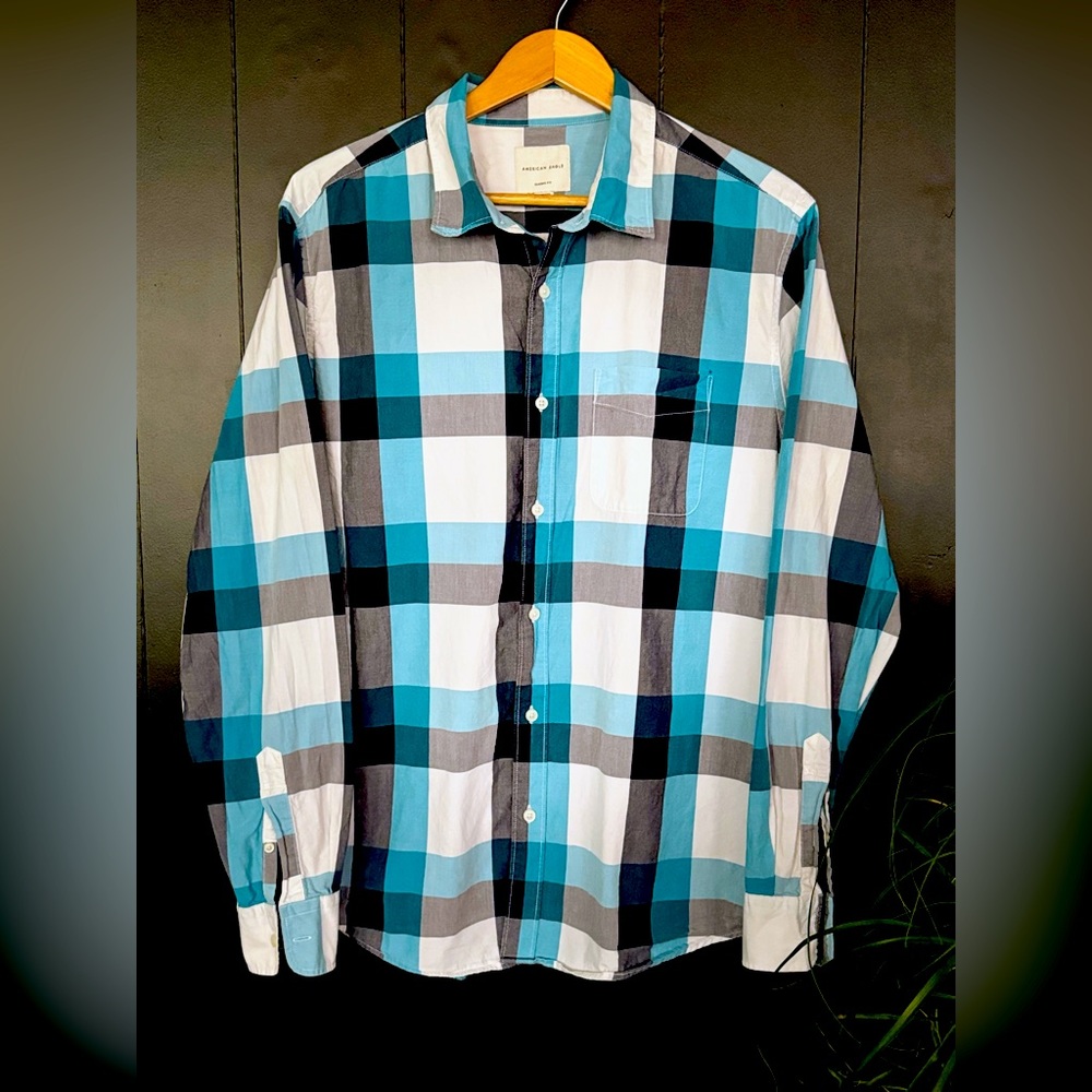 American Eagle Blue and White Plaid Men’s Button up